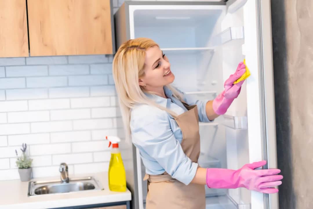 Czym umyć zamrażarkę? Poradnik krok po kroku na czystość i świeżość