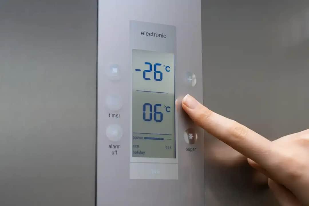 Jaka temperatura w lodówce? Ustaw idealnie i oszczędzaj!