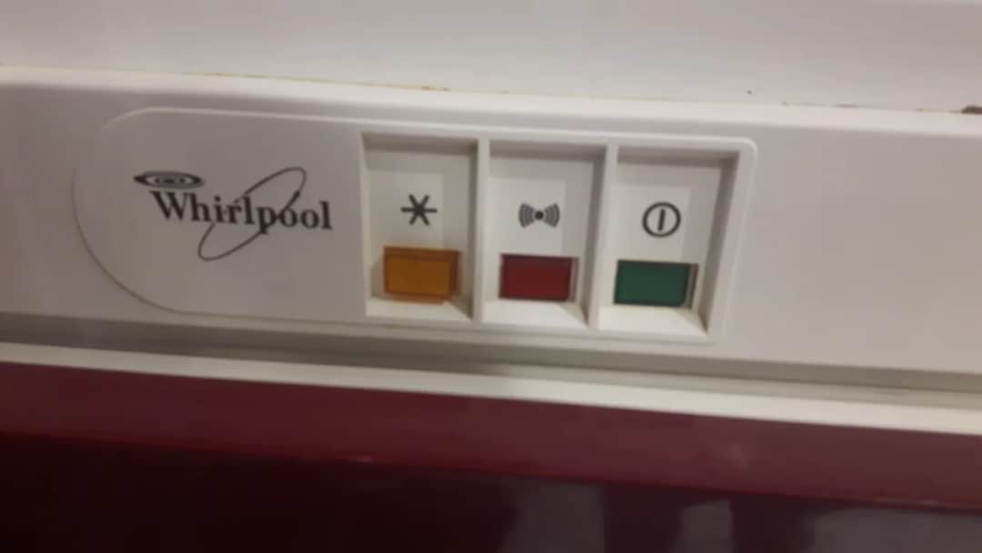 Rozszyfruj kontrolki zamrażarki Whirlpool: Szybka diagnoza i rozwiązania