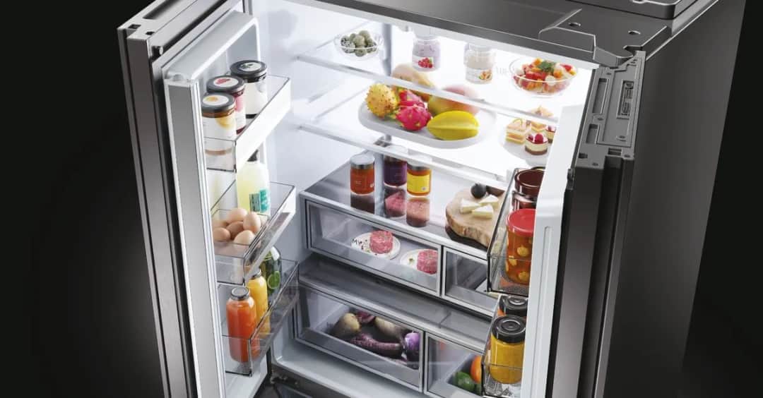 Zamrażarka pracuje bez przerwy? Zrozum, kiedy to norma, a kiedy awaria.