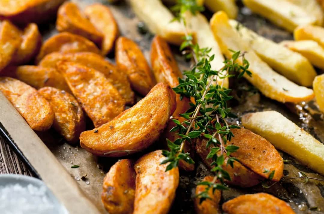 Idealne ziemniaki z piekarnika: Czas pieczenia i sekret chrupkości